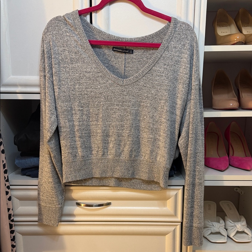 Abercrombie & Fitch Gray scoop V Neck Sweater